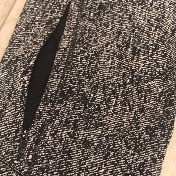 Lululemon leggings size 2 - Picture 3 of 4